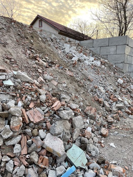 Pamant curat sau spartura pt umplutura, aducere la nivel terenuri