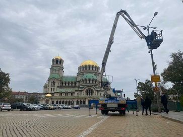 Услуги с автовишки кастрене и рязане на дървета