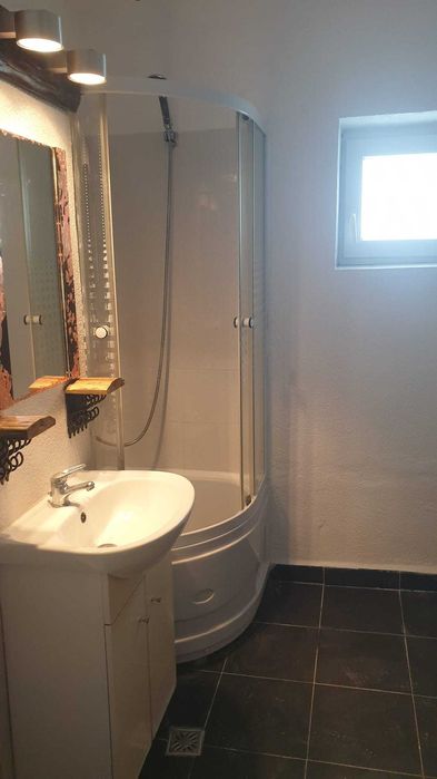 Inchiriez ap 2 camere central