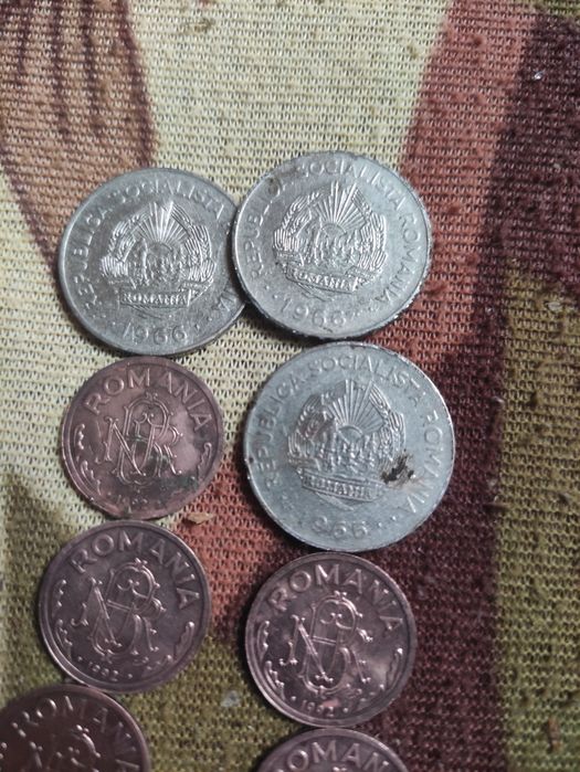 Vând monede vechi pentru cei interesați va rog mesaj pe olix