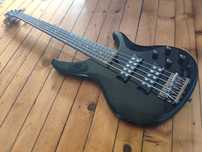 BASS Yamaha TRBX 305 + Комбо за ел. китара Stagg 10GA