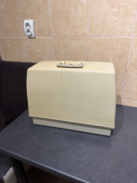 Masina de cusut si festinat automata Naumann Germania