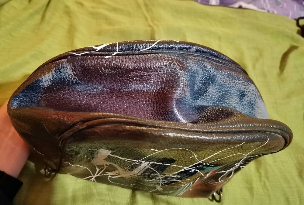 Чантичка от Италия, ръчно рисувана от естествена телешка кожа