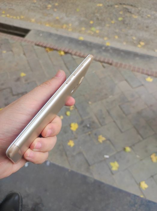 Redmi 5 + 3/16GB aybi yoq srochna sotladi