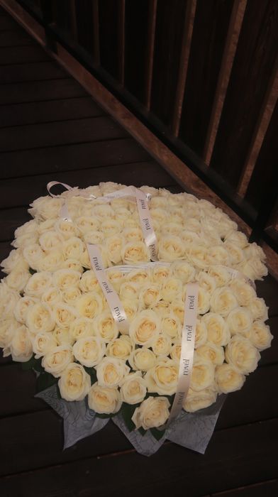 Гул цветы 121 штук роза