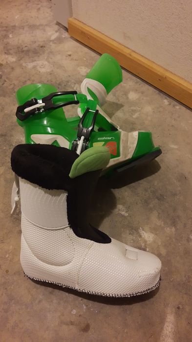 Продавам детски ски обувки Elan