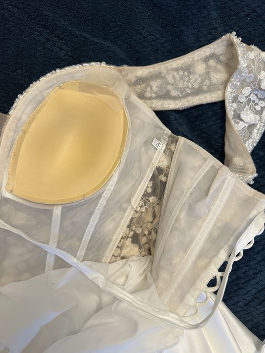 Rochita de cununie cu corset cu pietricele