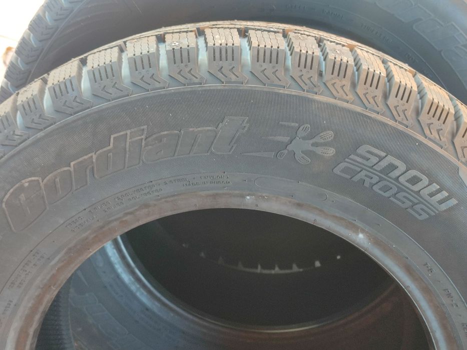 Зимние шины с шипами новые