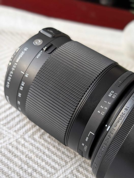 Obiectiv Sigma 18-300mm f/3.5-6.3 DC Macro OS HSM Contemporary Nikon F