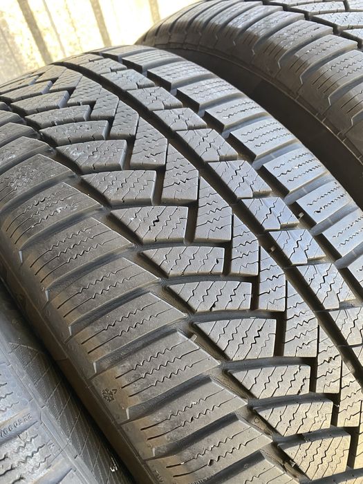 215/55/17 Зимни Континентал