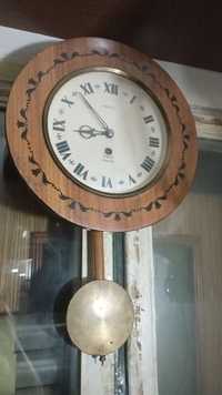 Часы настенные с маятником