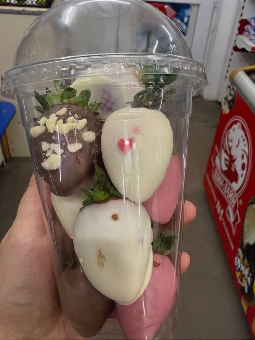 Клубника в шоколаде в городе Астана