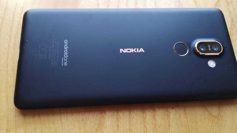 OFERTĂ: Smartphone Nokia 7 Plus, optică Zeiss & BATERIE NOUĂ, 320 lei!