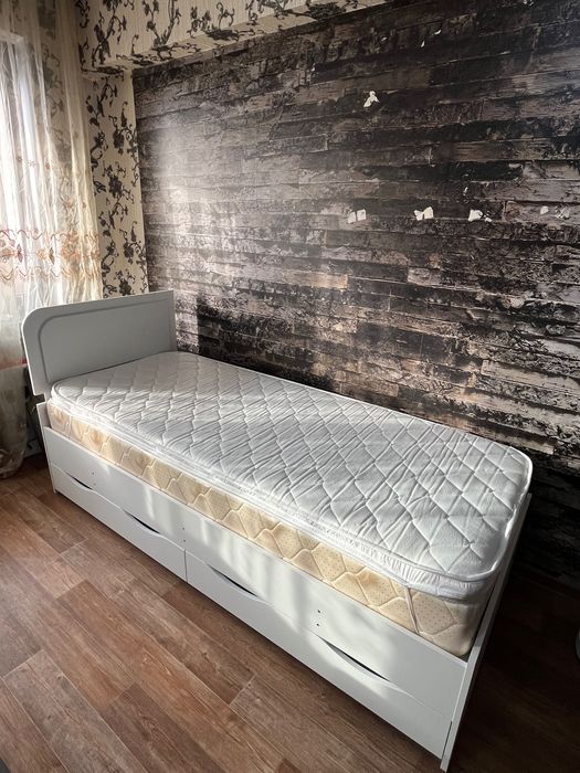 Кровать+матрац+топпер.
