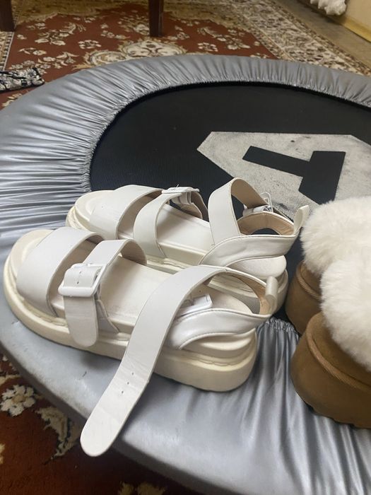 Угии фирма твое размер 40 короткие и сандали белые 39