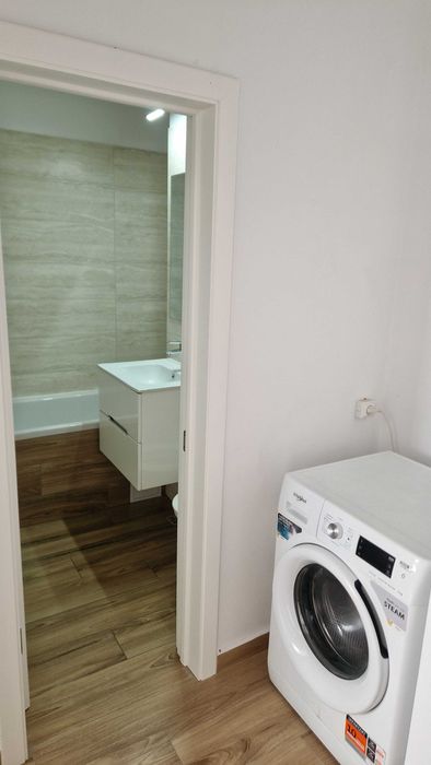 Inchiriez Apartament 4 camere decomandat  etaj 1  Zona Olimpia