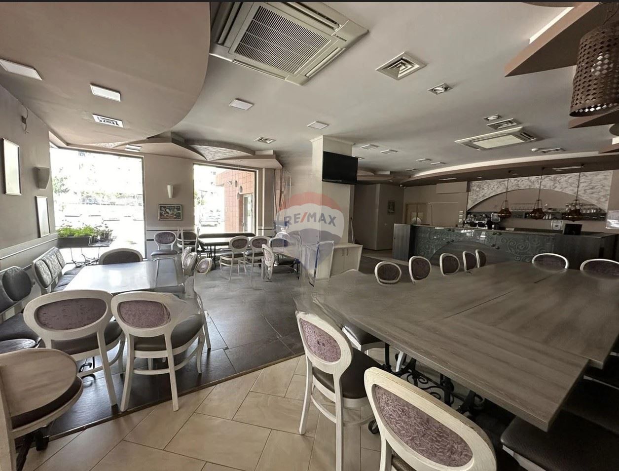 Дава се под наем Заведение в Варна, Базар Левски - 246 кв.м за 2550 € - Снимка #3