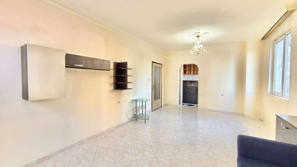 Тристаен апартамент в Обеля 2