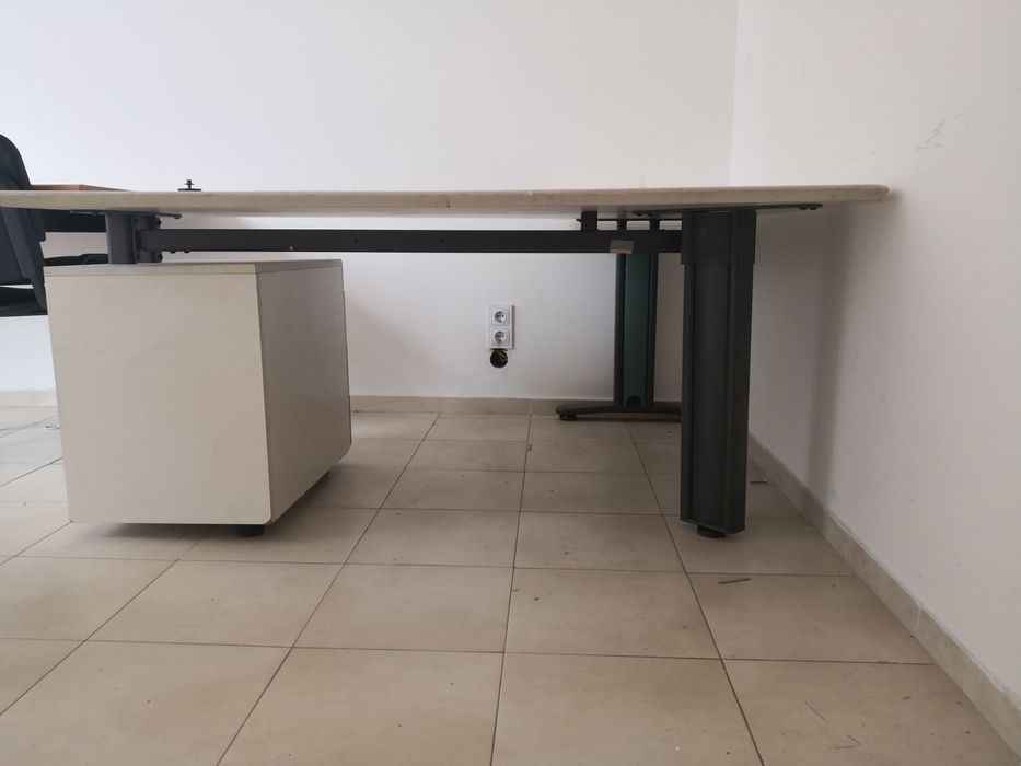 Офис бюро - ъглово