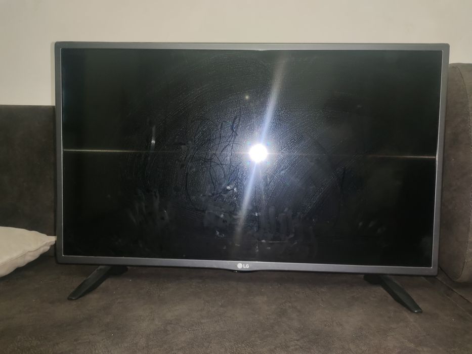 Телевизор LG  без кронштейна