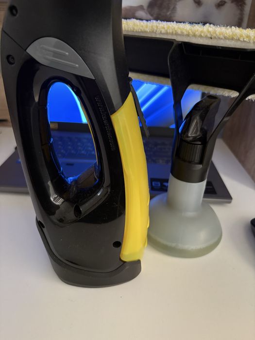 Акумулаторна стъклочистачка Karcher WV 2 Black Edition