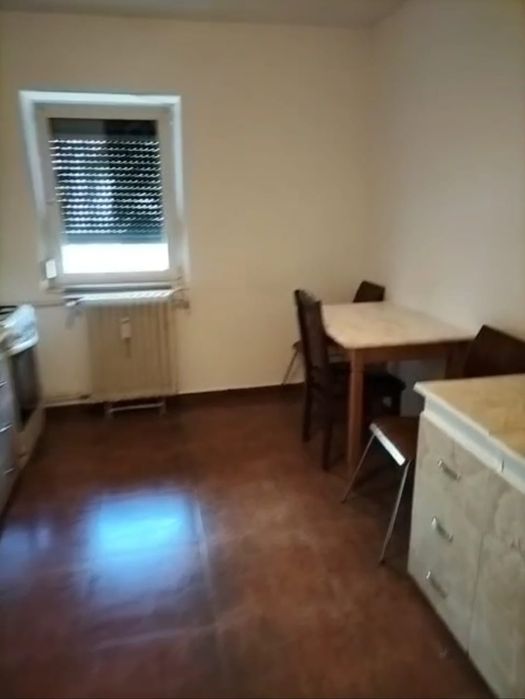 Ofer garsonieră  de închiriat