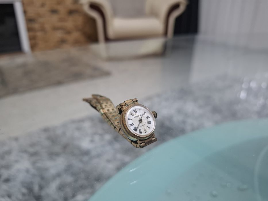 Ceas mecanic de foarte mici dimensiuni, aurit, Chaika 17 jewels, urss