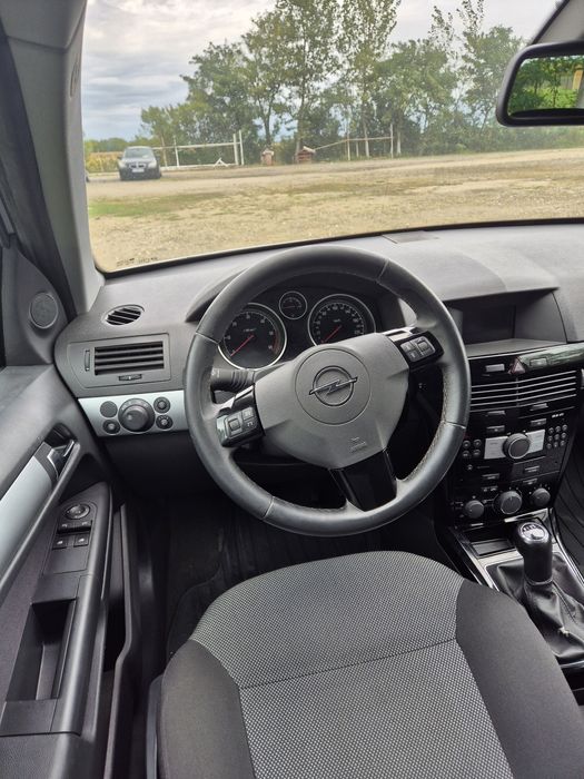 Opel Astra 1.7    2010