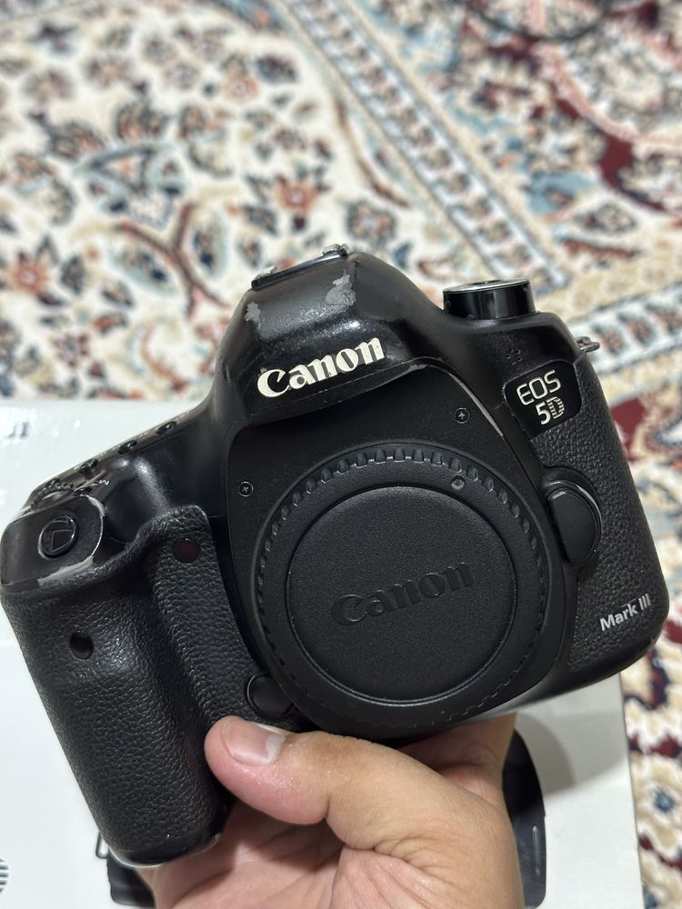Canon eos 5D mark 3 body sotiladi.