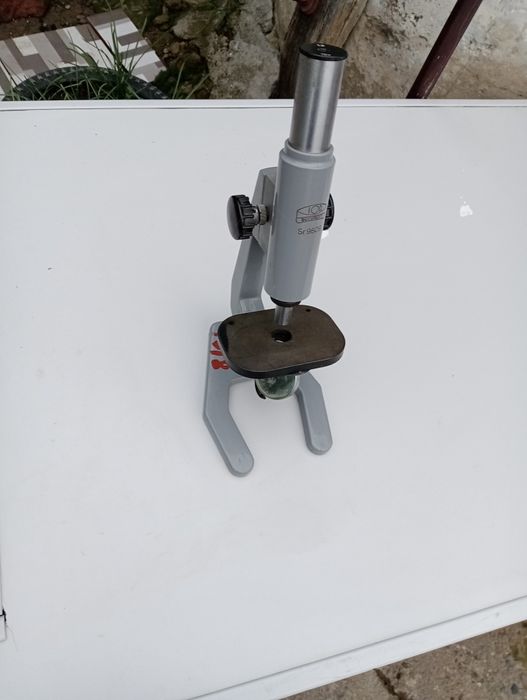 Microscop vechi de vânzare