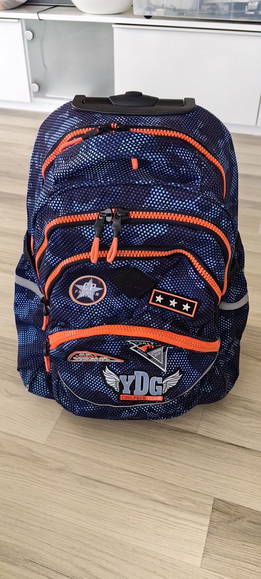 Детска ученическа раница на колелца COOLPACK + подарък несесер
