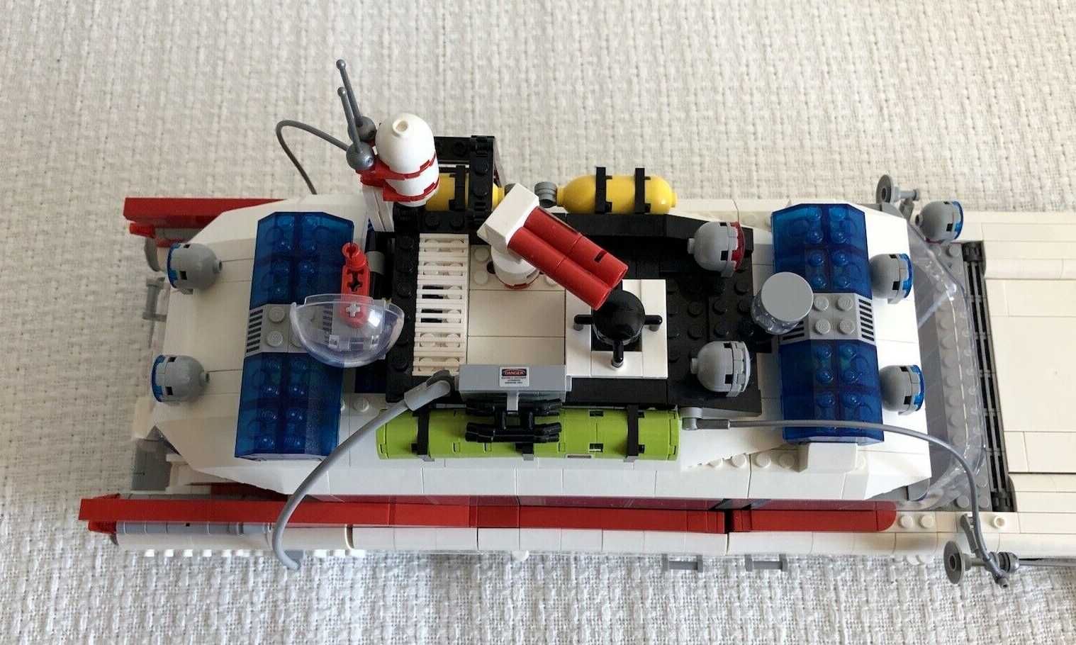 LEGO Icons: Ghostbusters ECTO-1 2352 части/елемента