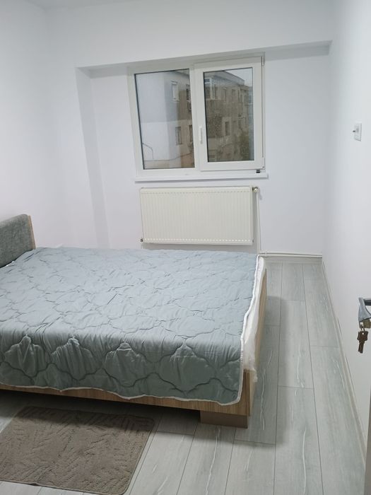 Închiriez apartament cu 3 camere