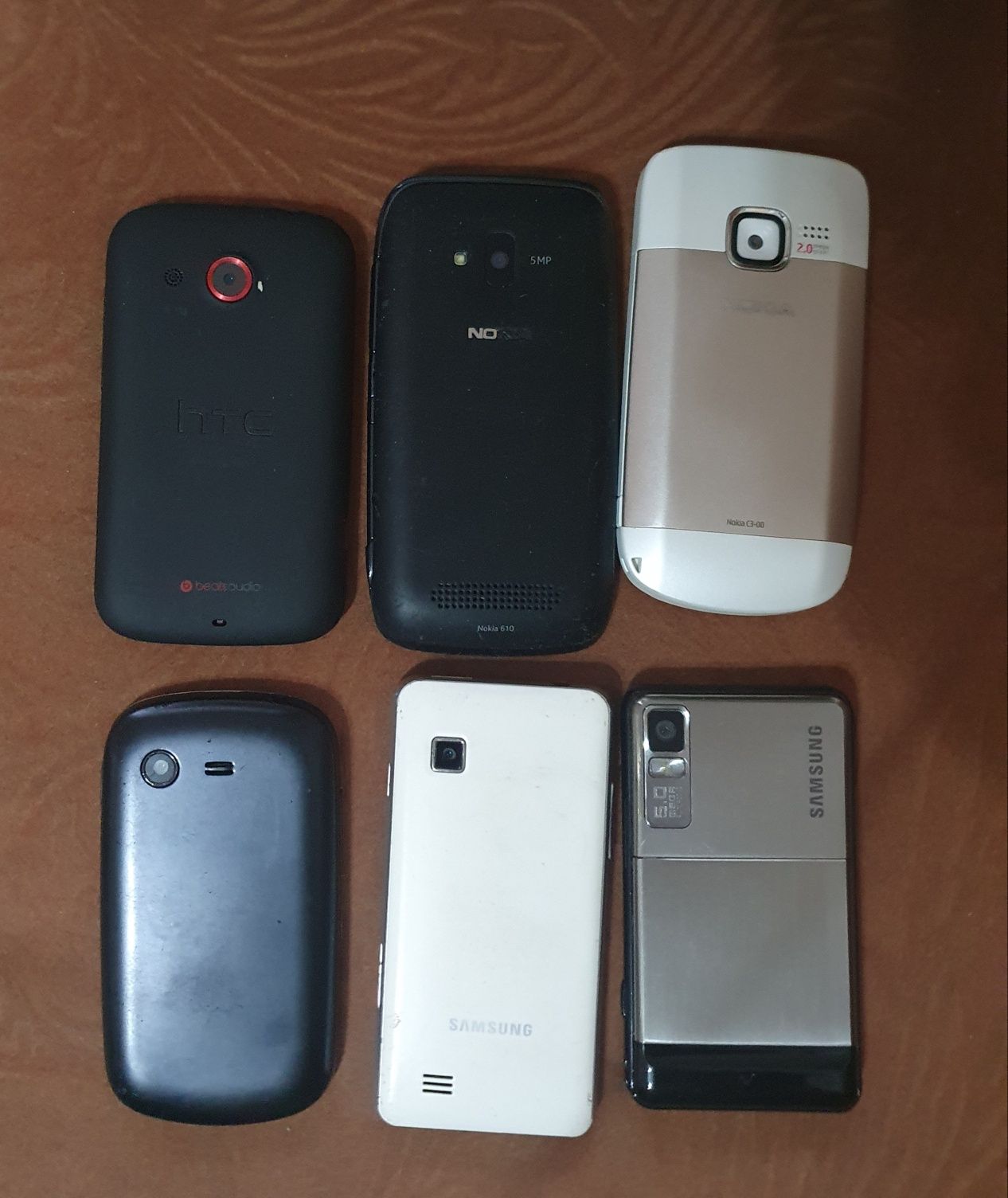 Telefoane vintage in stare bună.