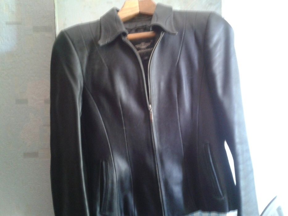 Продается кожаная куртка-пиджак