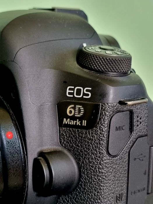 CANON 6D MARK 2 + 24-105 lens