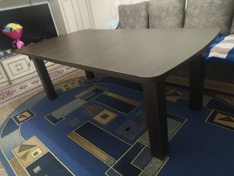 Продам стол для гостиной , собирается, удлиняется