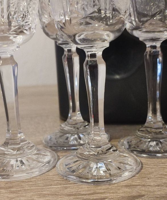 Кристални чаши със столче