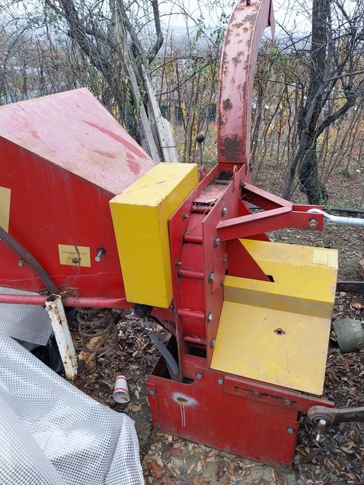 Tocător crengi după tractor