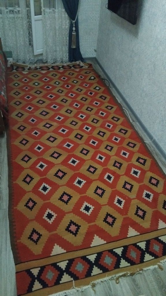 Винтажный ковёр ручной работы.