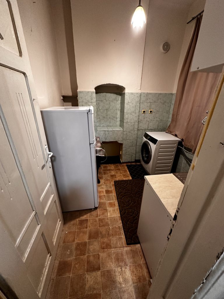 Дава се под наем Етаж от къща в София, Център - 80 кв.м за 382.5 € - Снимка #8