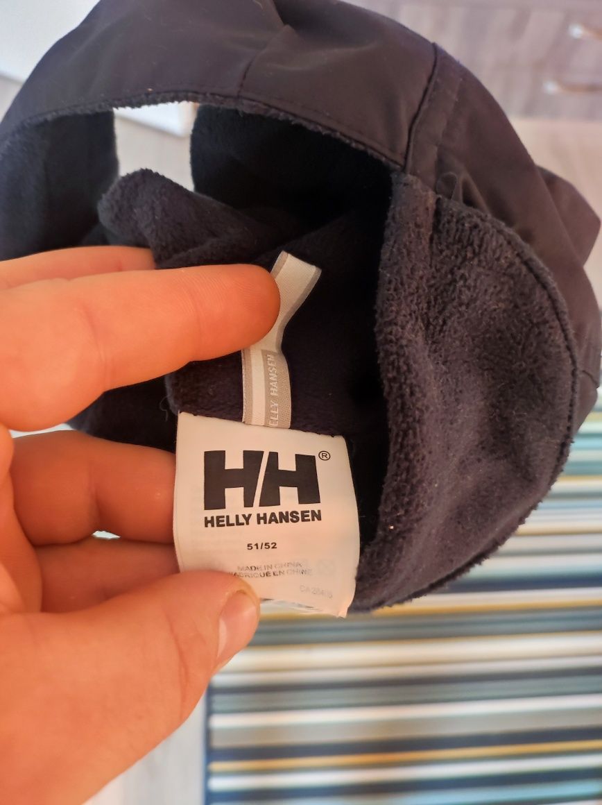 Детска зимна шапка helly hansen