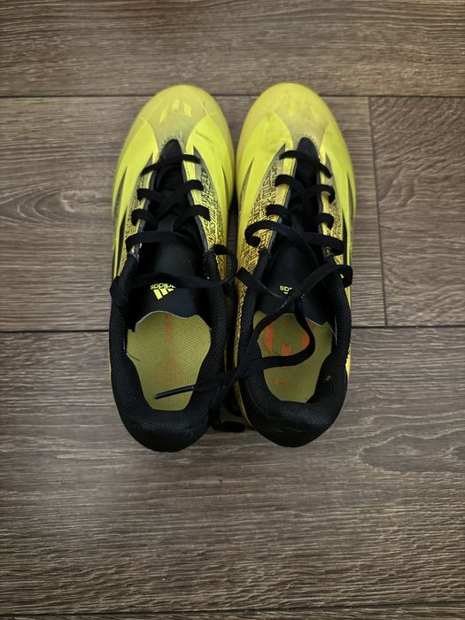 Бутонки                         Adidas