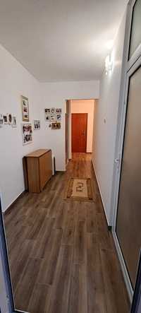 Apartament 4 camere,  3 grupuri sanitare,  parter 110 000 euro