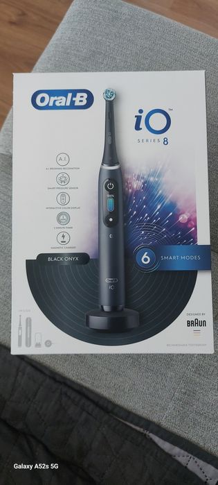 Periuta de dinti Oral B iO series 8