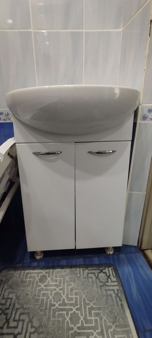 Продам тумбу с раковиной