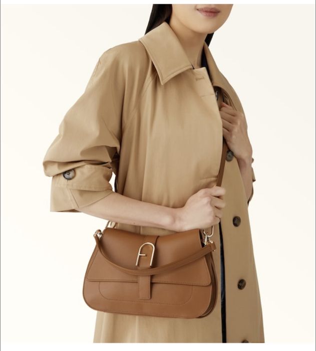 Furla flow цвят brandy