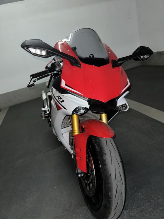 MotocicletaYamaha R1