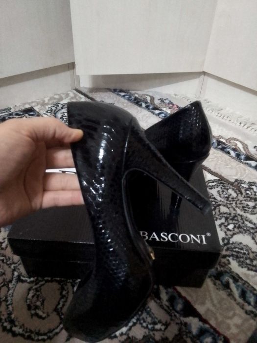 Модные туфли сотилади