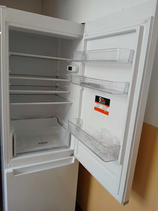 Хладилник с фризер Whirlpool - КАТО НОВ с остатъчна ГАРАНЦИЯ!!!